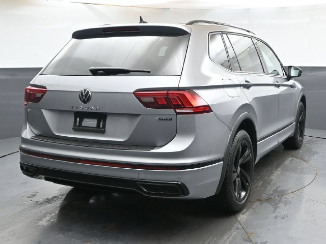 Used 2024 Volkswagen Tiguan SE R-Line AWD/4WD image 5