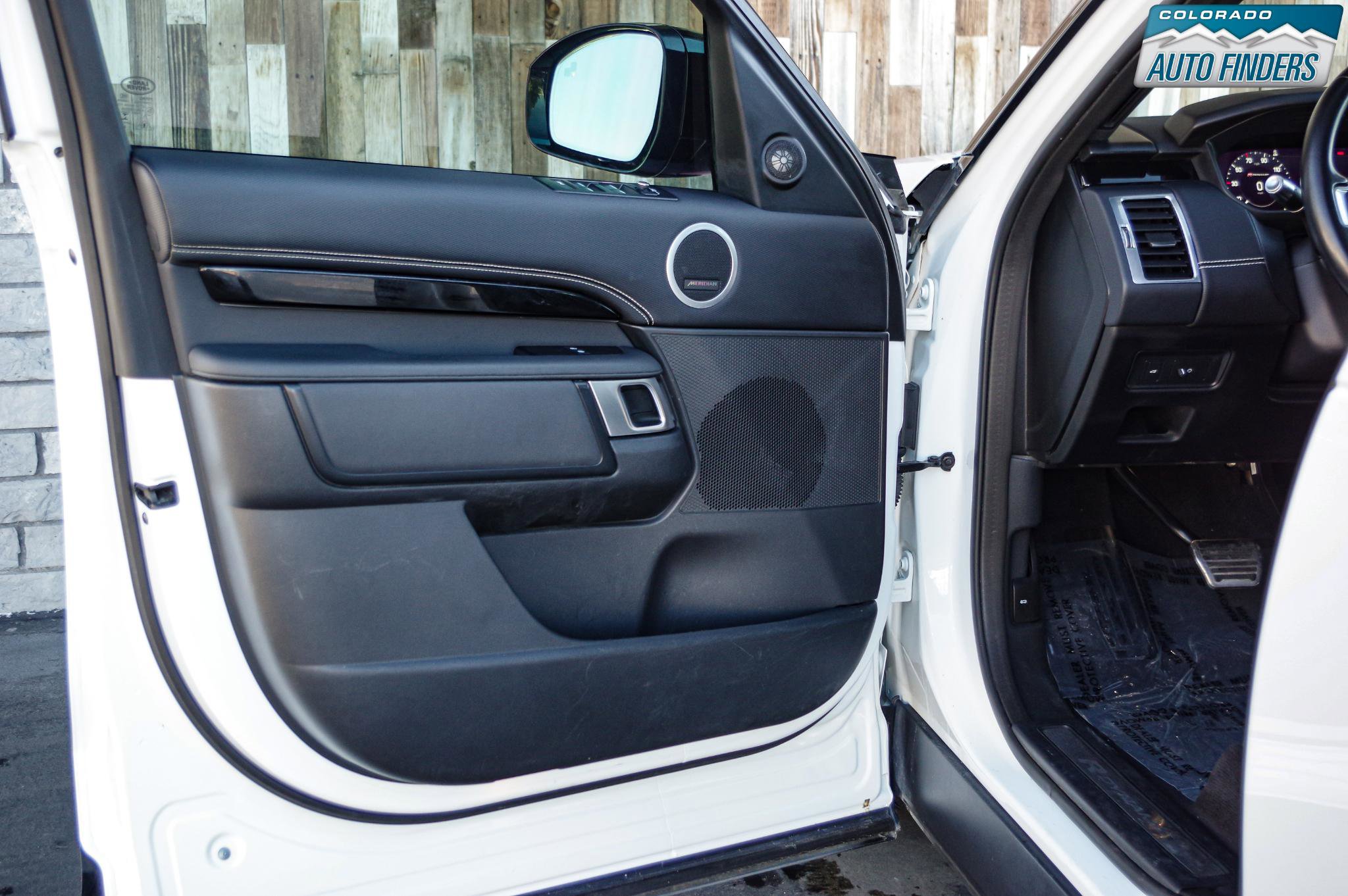 Used 2021 Land Rover Discovery S R-Dynamic image 10