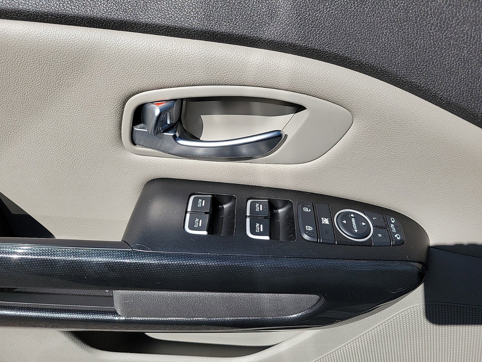 Used 2015 Kia Sedona EX w/ EX Premium Package image 23