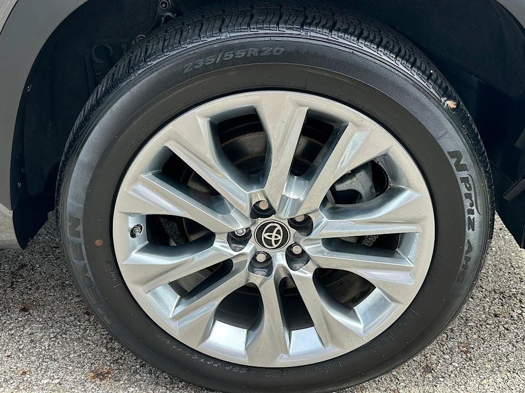 Certified 2023 Toyota Highlander Limited FWD image 30