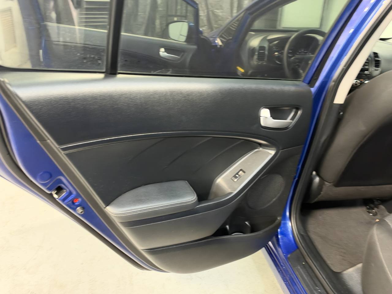 Used 2017 Kia Forte LX FWD image 28