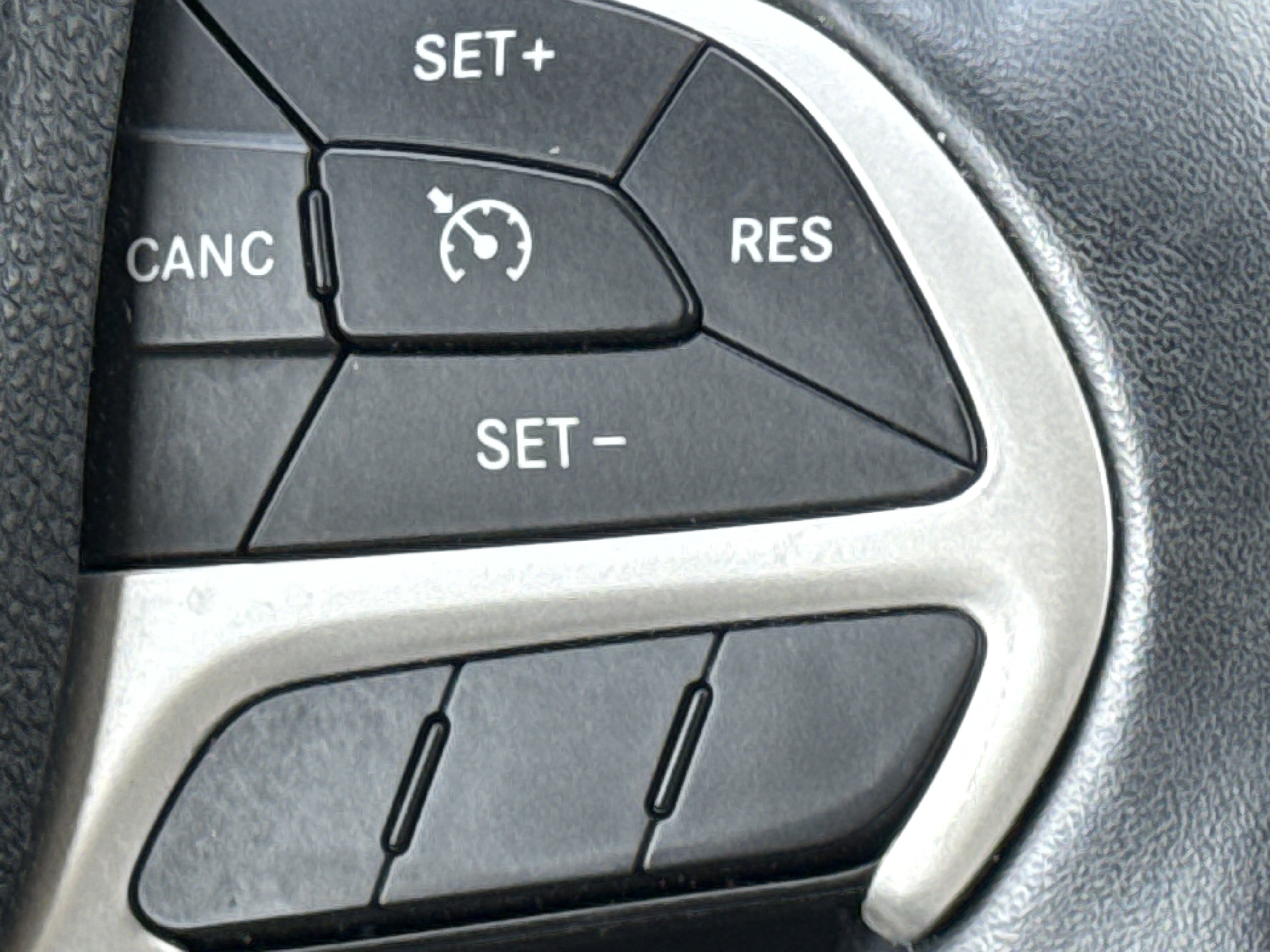 Used 2017 Jeep Cherokee Limited image 19