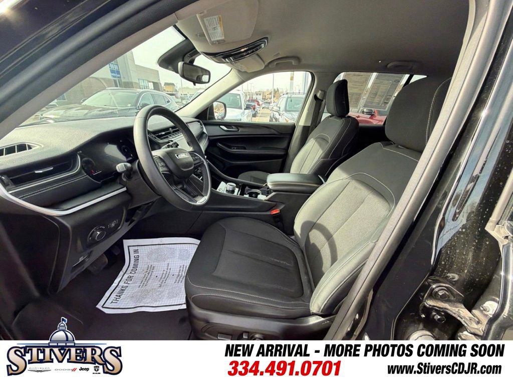 Used 2023 Jeep Grand Cherokee Laredo image 9