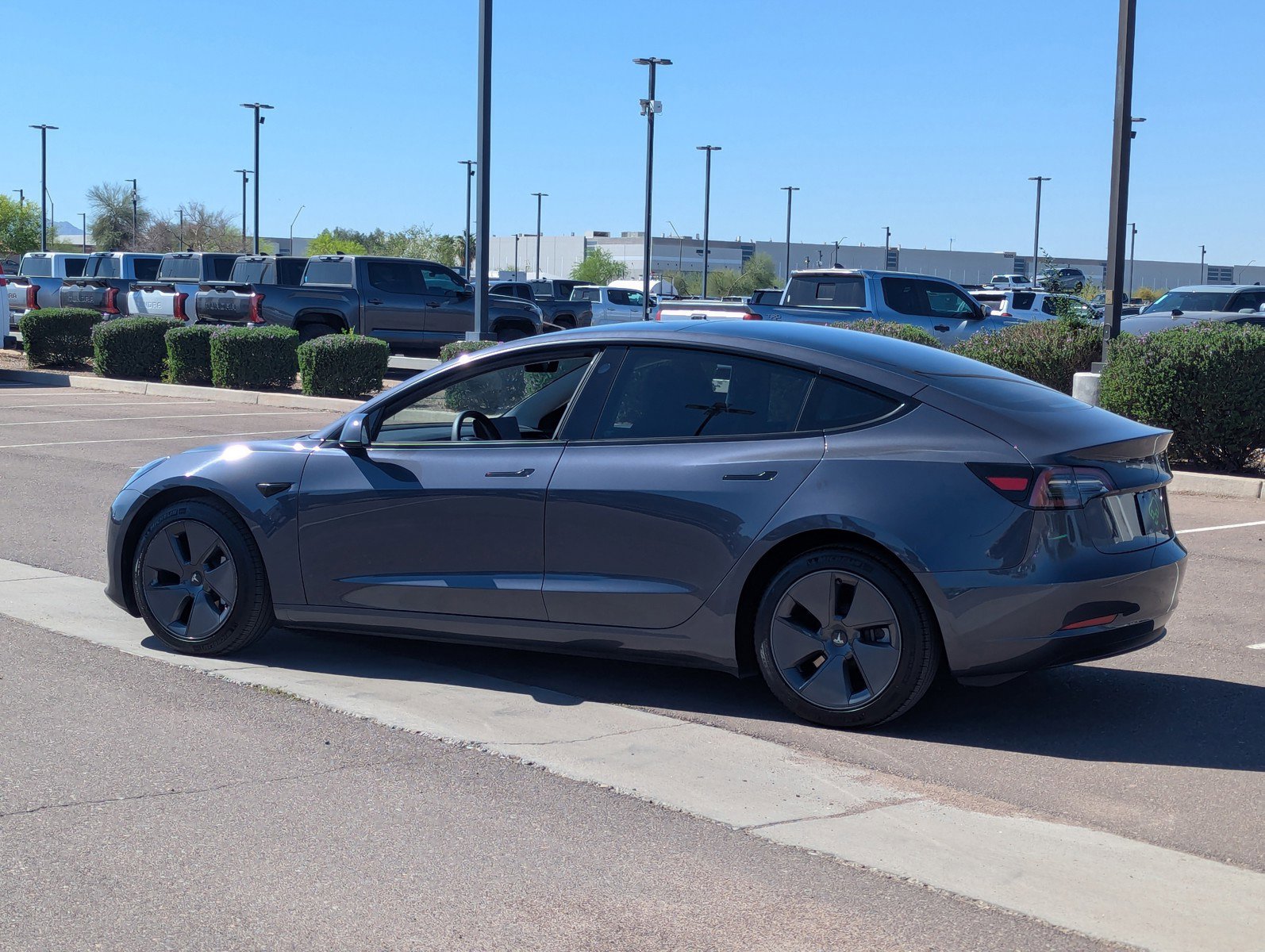 Used 2023 Tesla Model 3 Standard Range image 3