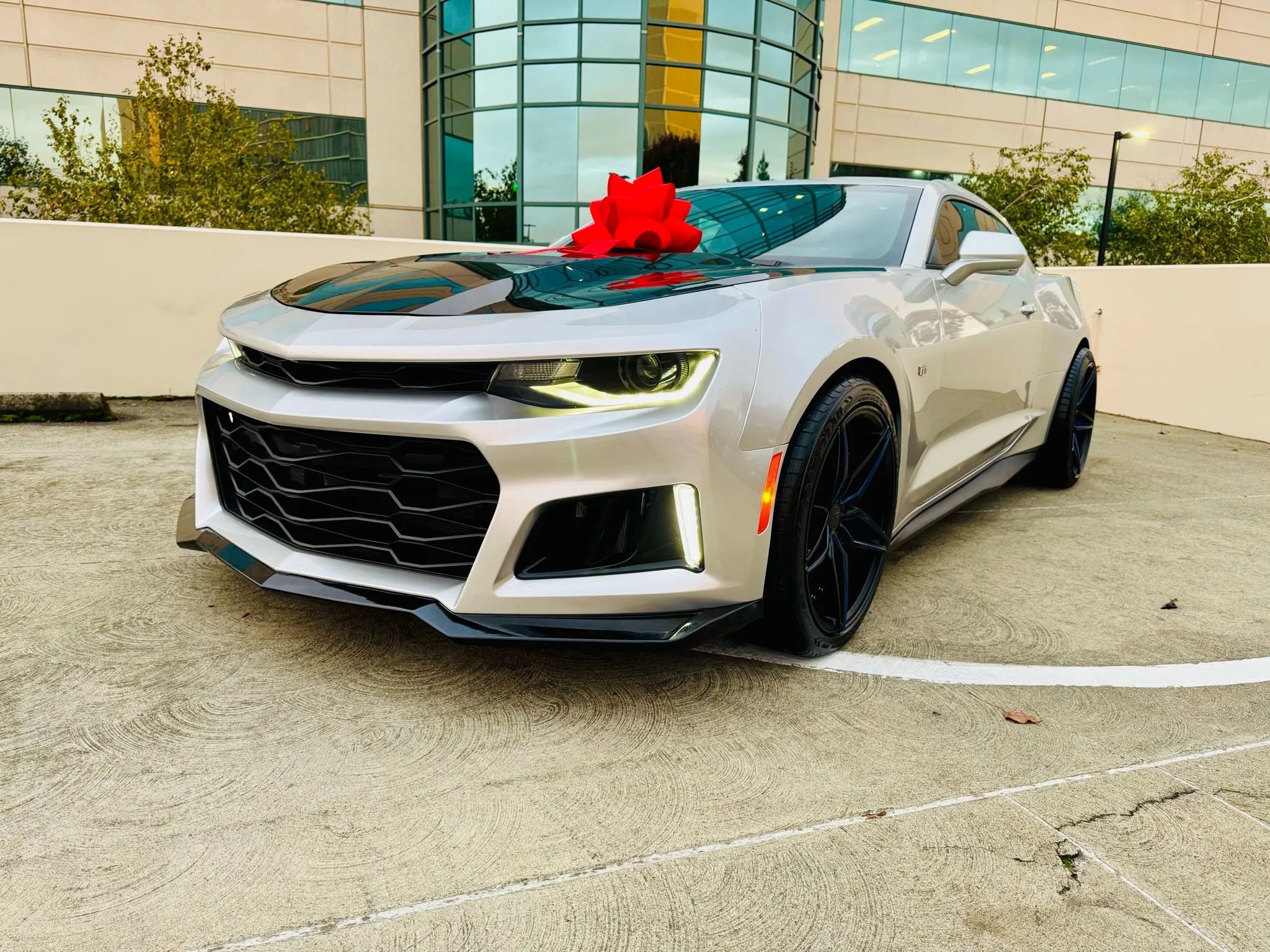 Used 2017 Chevrolet Camaro SS image 2