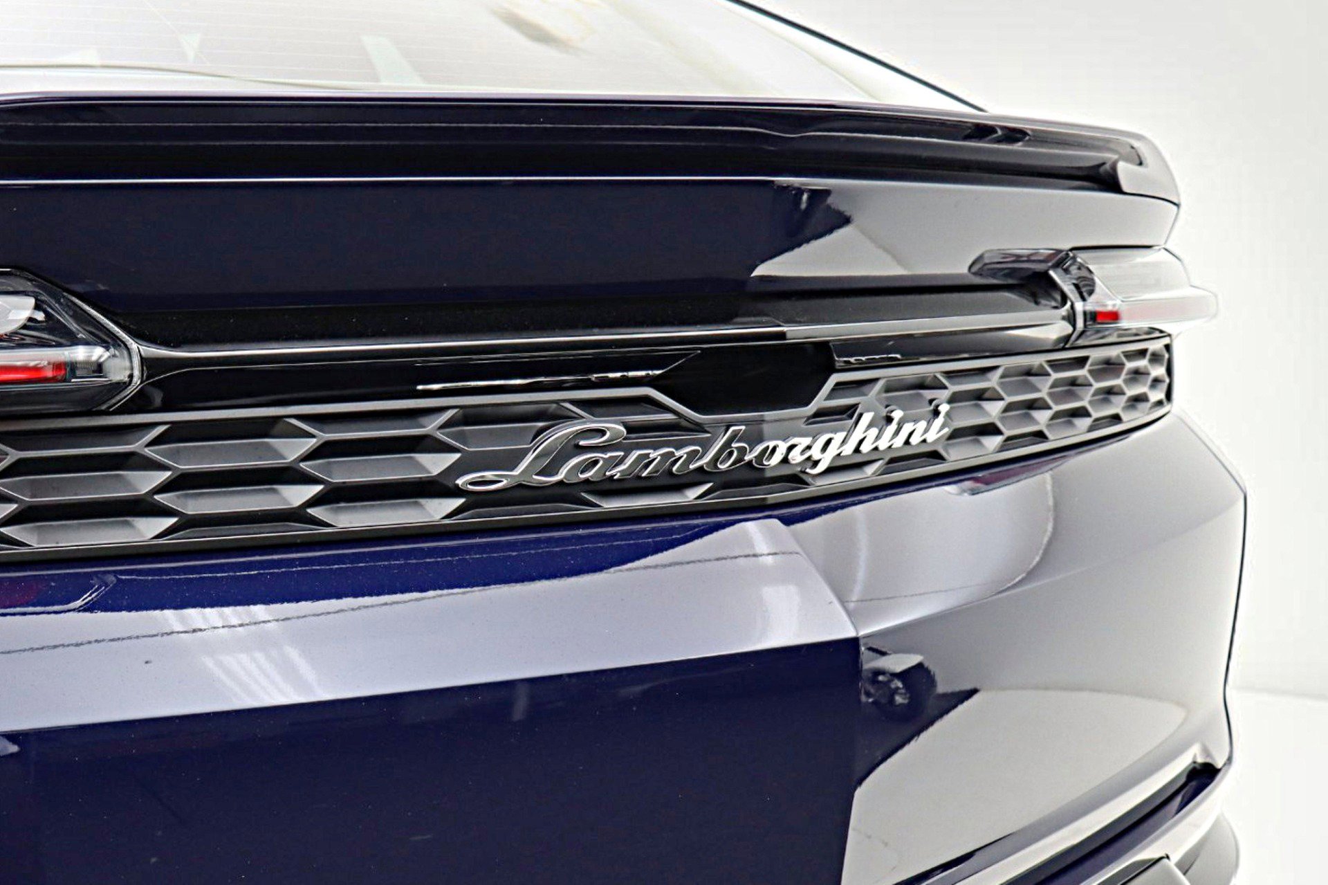 Used 2025 Lamborghini Urus SE AWD/4WD image 5