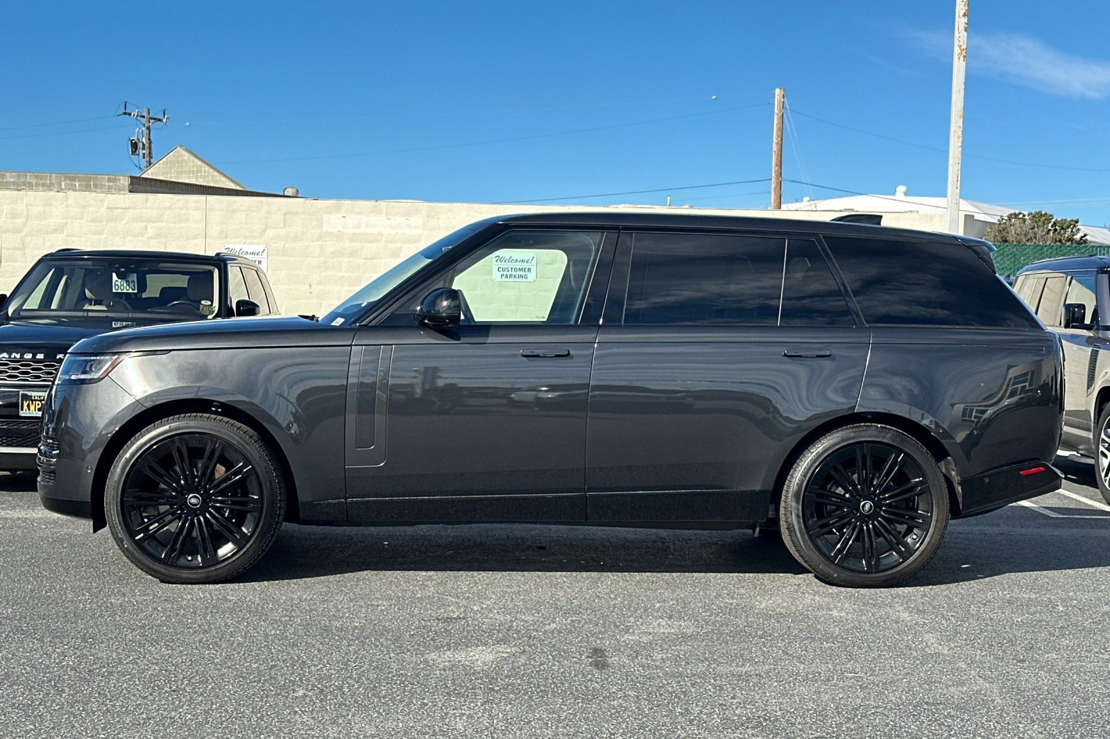 New 2025 Land Rover Range Rover Long Wheelbase SE image 2