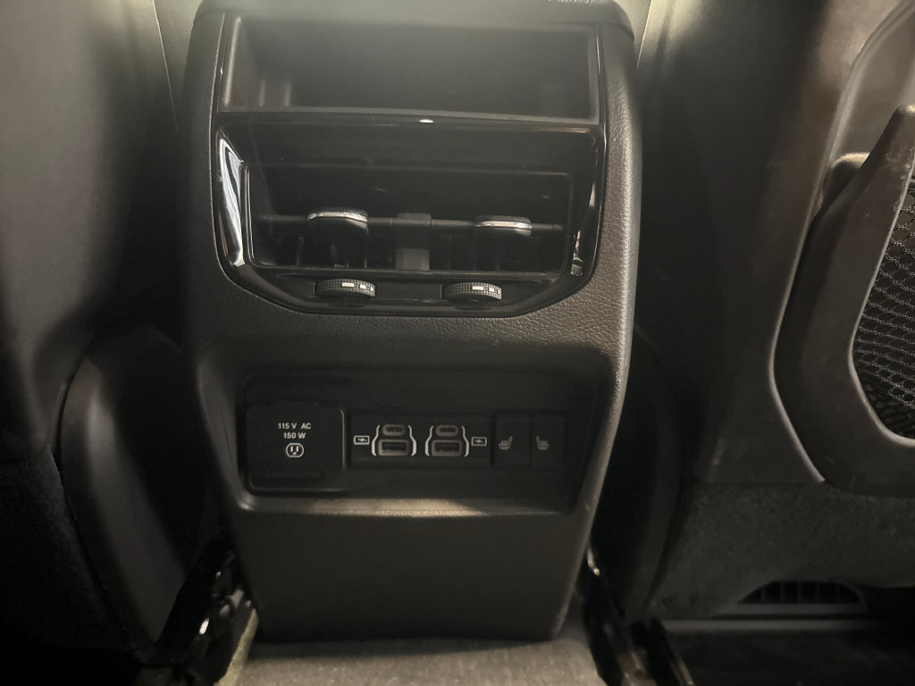Used 2023 Jeep Grand Cherokee Limited AWD/4WD image 12