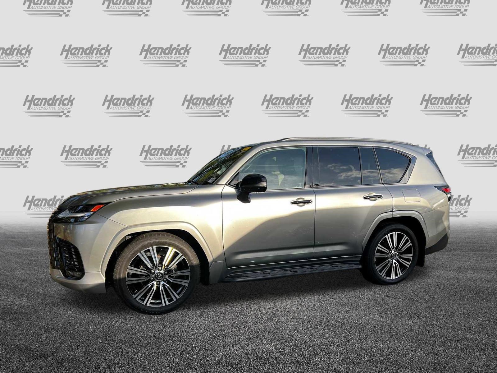 Used 2022 Lexus LX 600 4WD w/ Appearance Package image 6