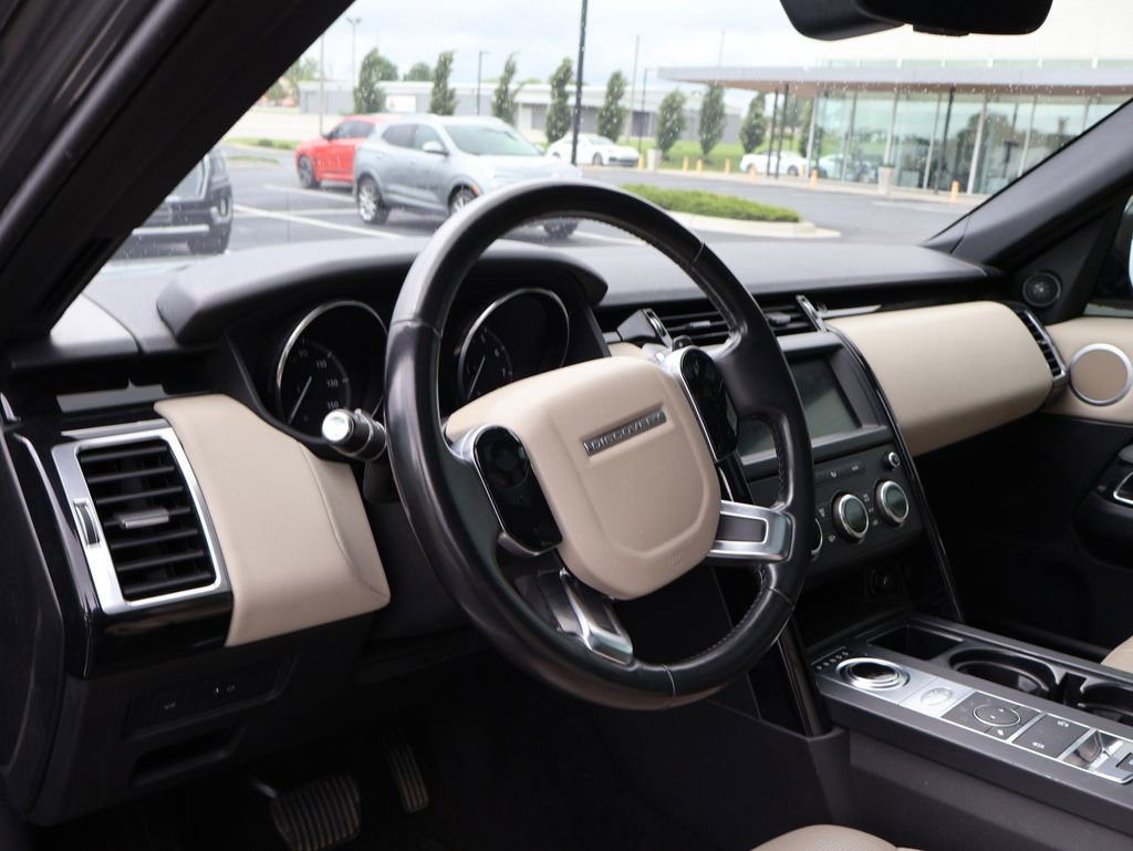 Used 2019 Land Rover Discovery SE AWD/4WD image 19