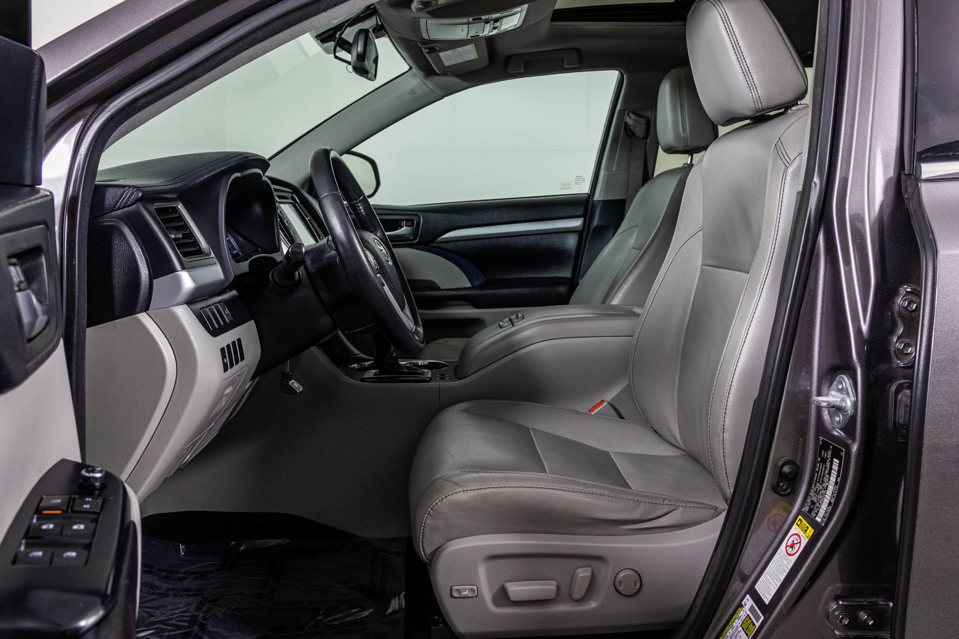 Used 2016 Toyota Highlander XLE AWD/4WD image 24