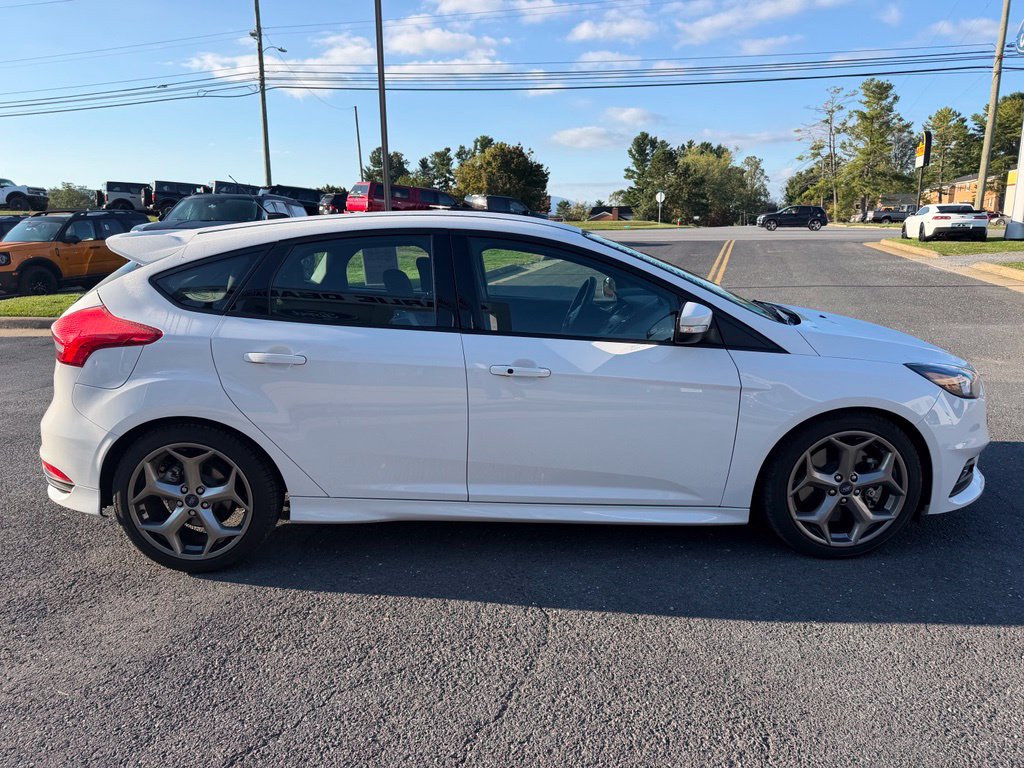 Certified 2018 Ford Focus ST FWD image 6