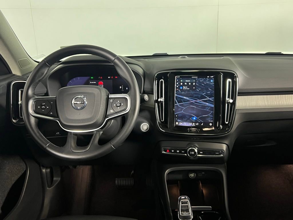 Used 2025 Volvo XC40 B5 Plus image 15
