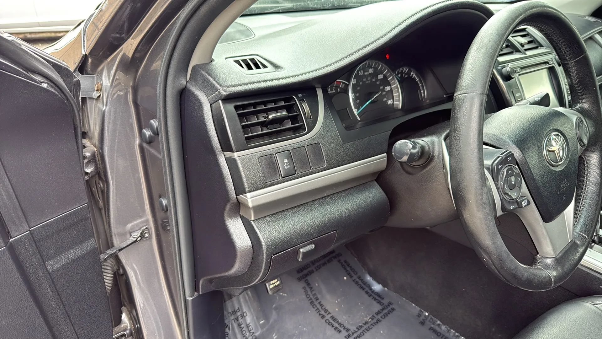 Used 2014 Toyota Camry SE w/ Moonroof Package FWD image 27