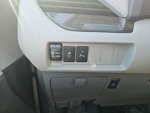 Used 2018 Toyota Sienna XLE w/ XLE Navigation Package image 8
