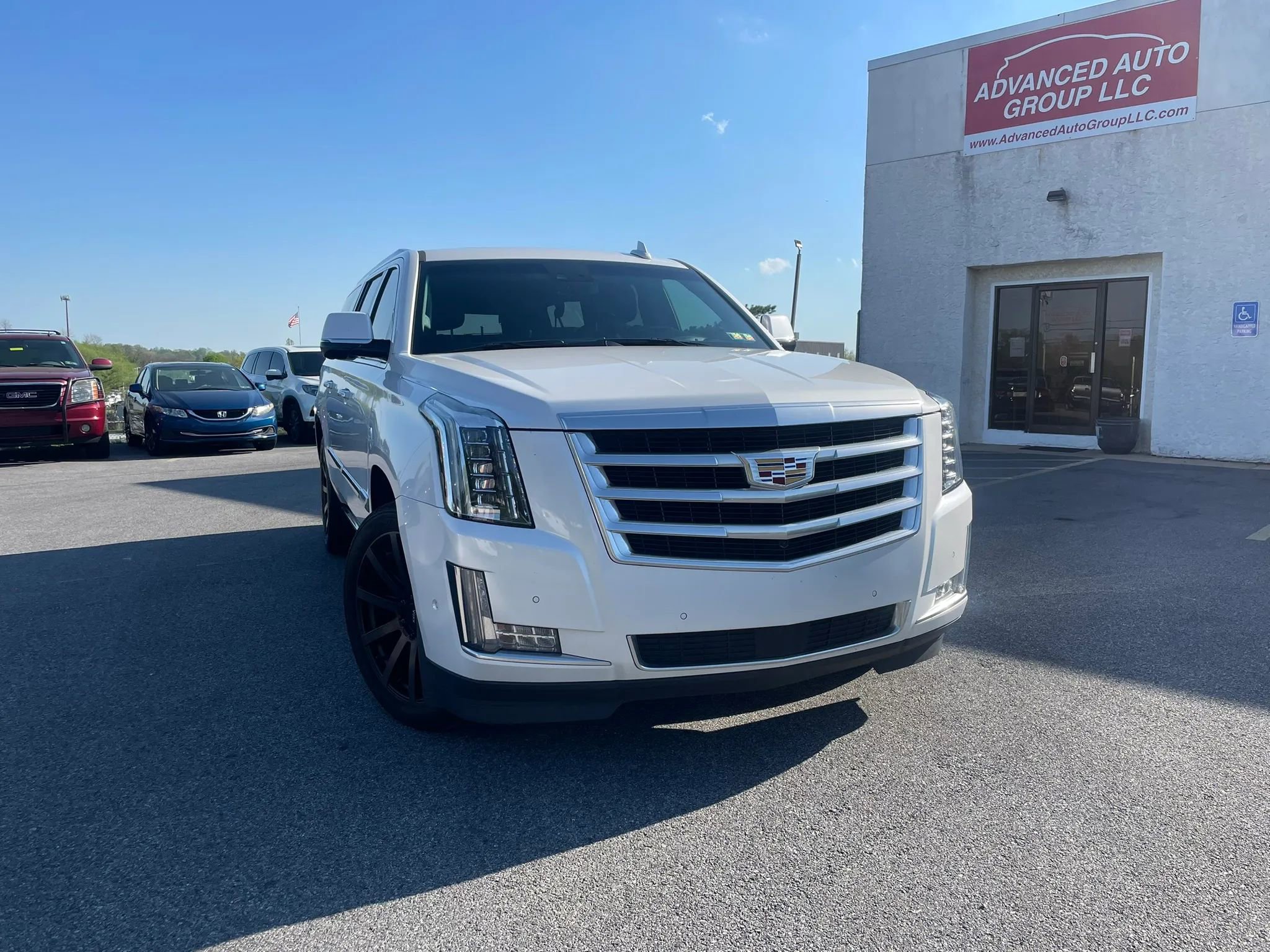 Used 2018 Cadillac Escalade ESV Premium Luxury AWD/4WD image 3