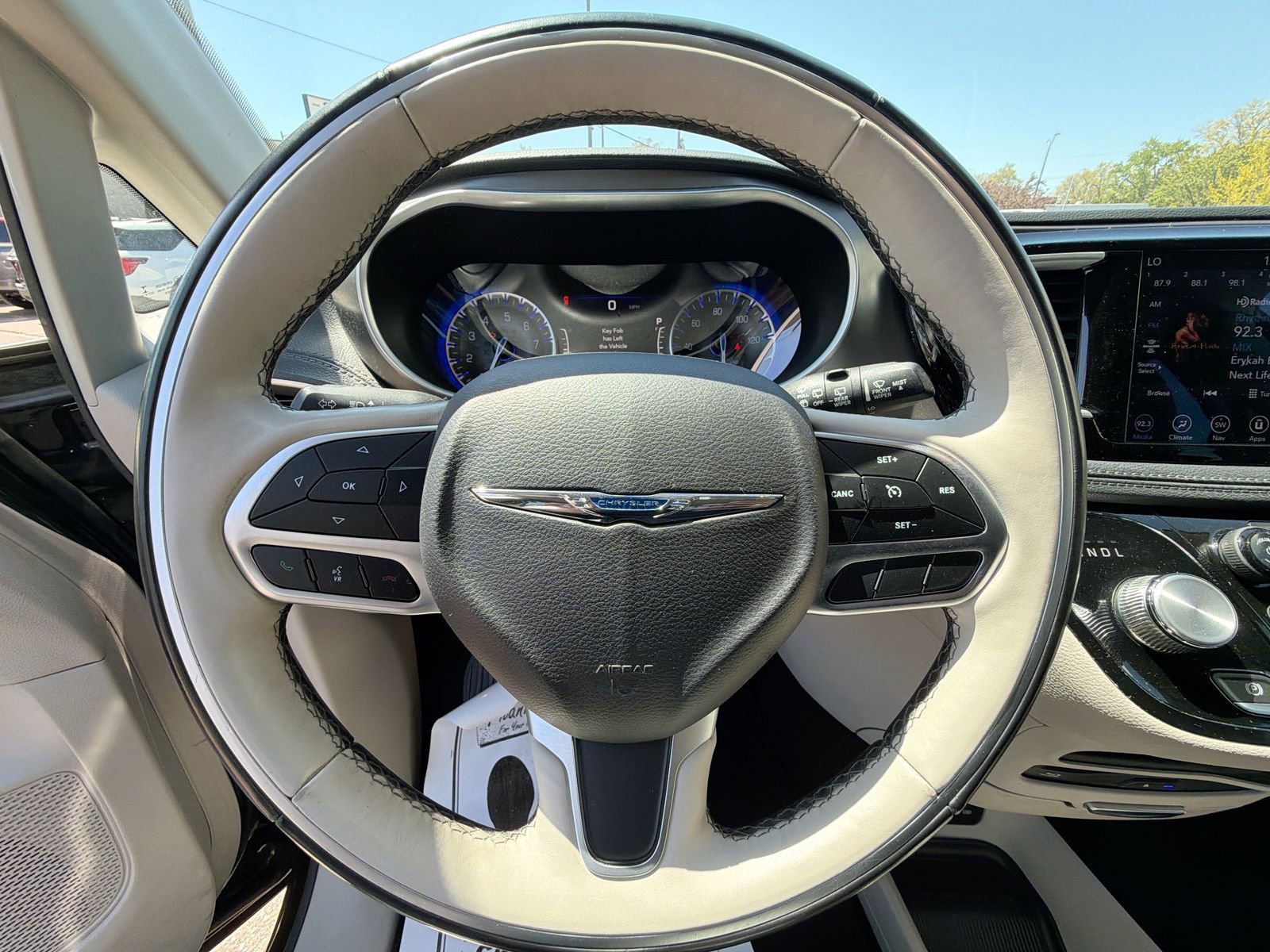 Used 2018 Chrysler Pacifica Limited FWD image 23