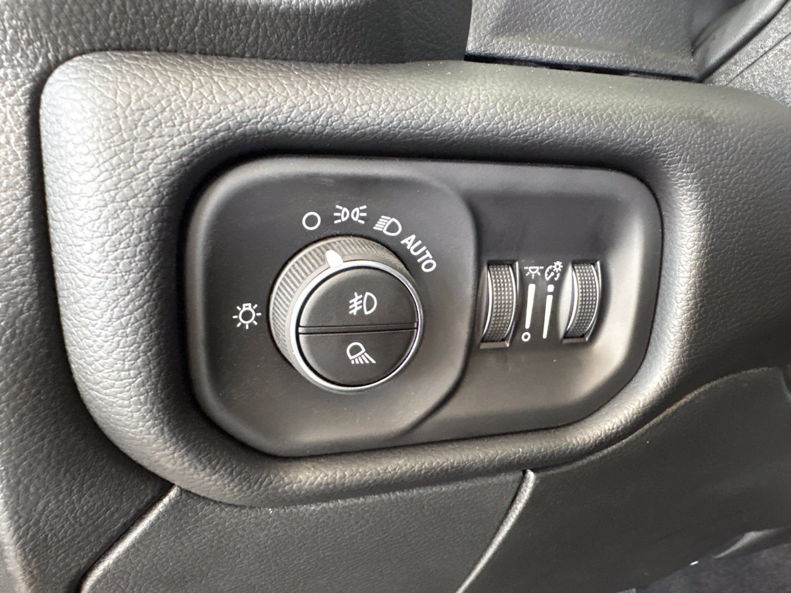 New 2027 RAM 2500 Laramie AWD/4WD image 15
