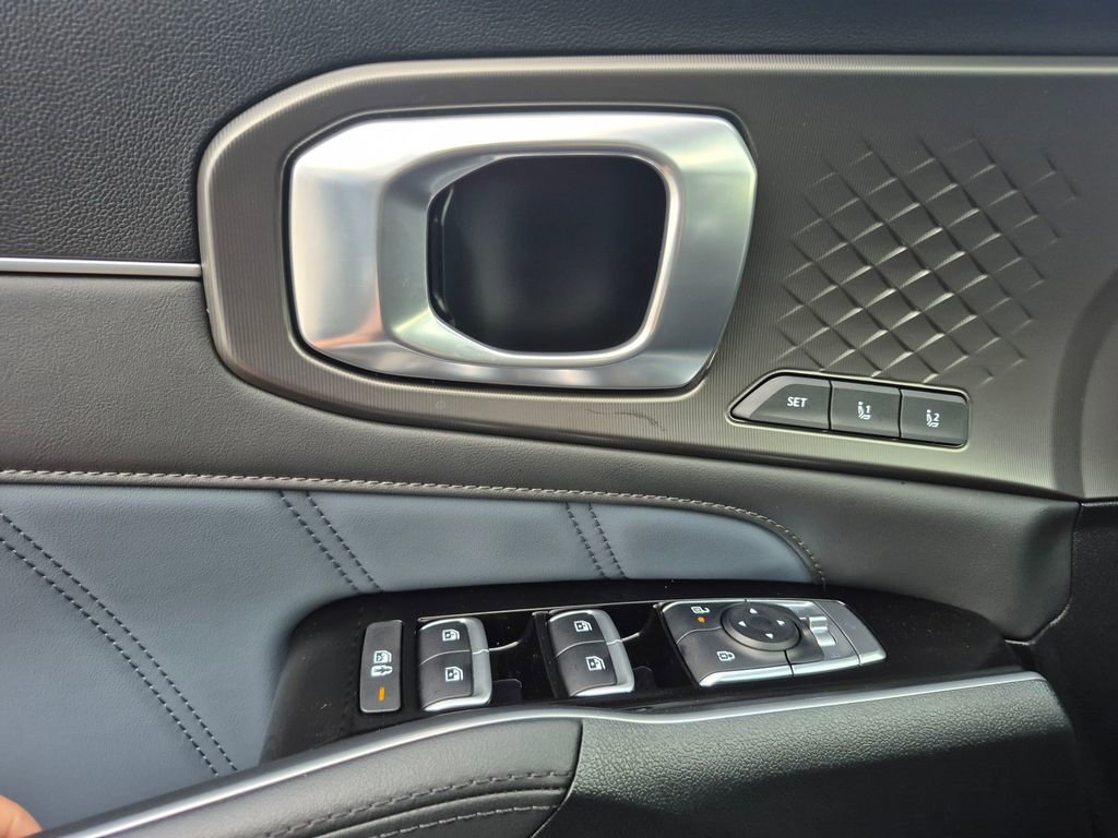 Used 2025 Kia Sorento SX Prestige image 21