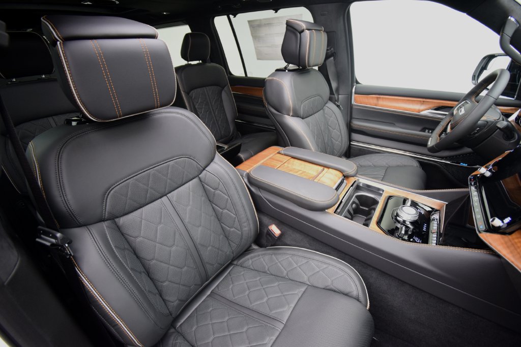 New 2026 Jeep Grand Wagoneer Summit AWD/4WD image 17