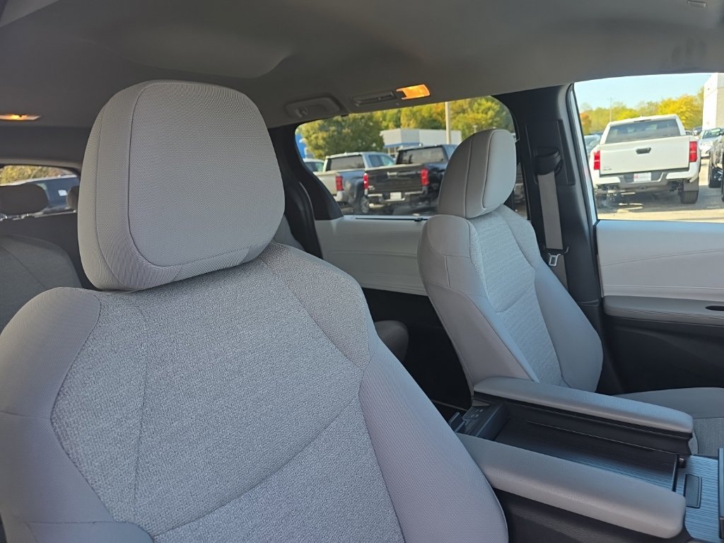 Certified 2025 Toyota Sienna LE FWD image 10