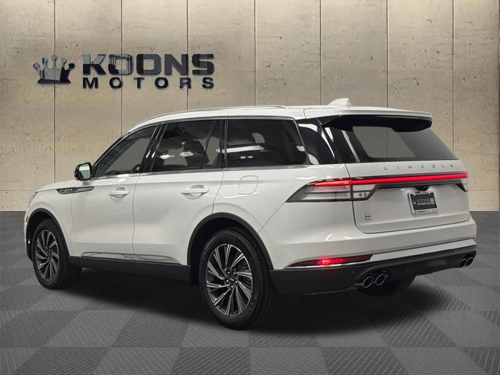 Certified 2025 Lincoln Aviator AWD image 5