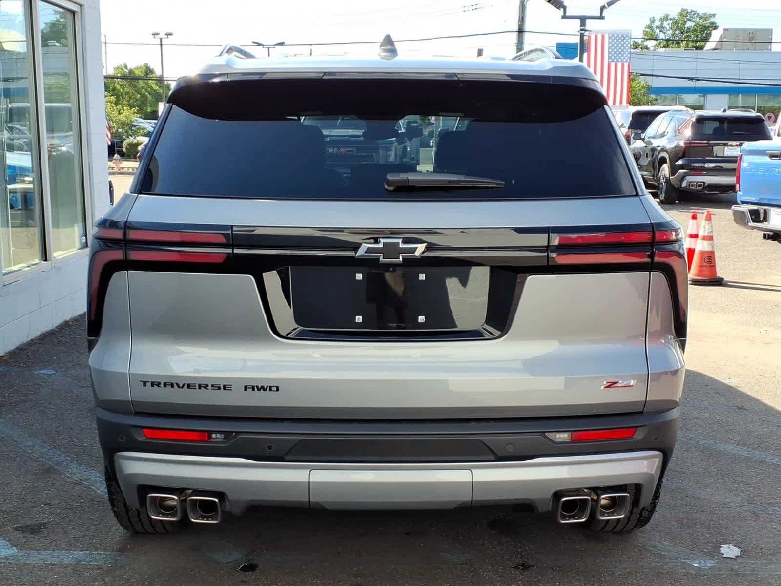 Used 2026 Chevrolet Traverse Z71 w/ LPO, Floor Liner Package AWD/4WD image 5