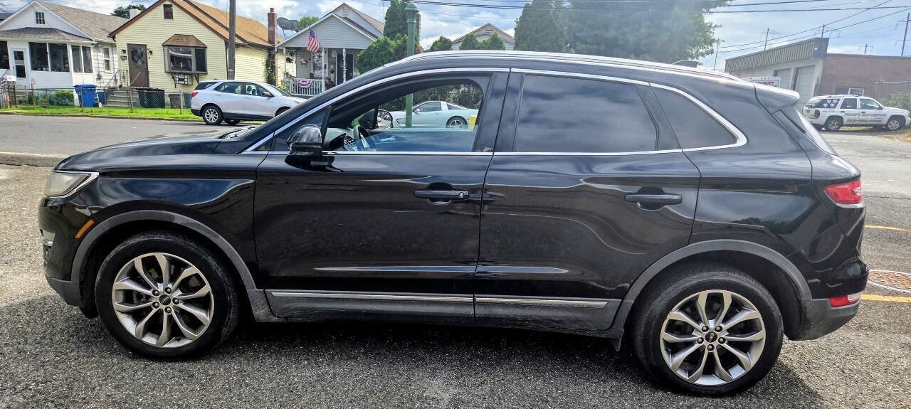 Used 2017 Lincoln MKC Select w/ Select Plus Package AWD/4WD image 3
