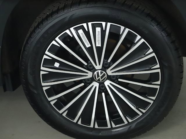 Used 2025 Volkswagen Taos SE FWD image 39