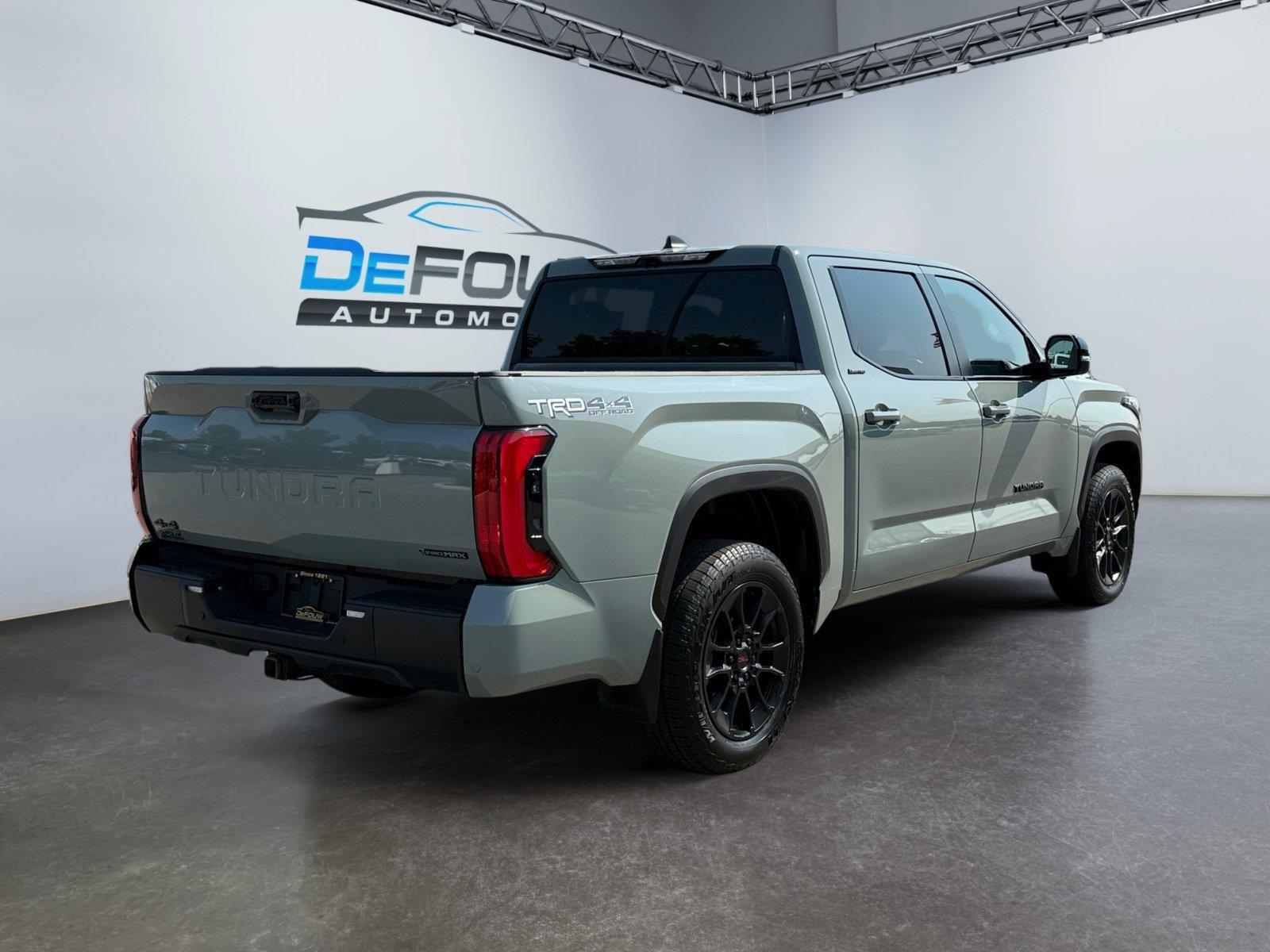 Used 2025 Toyota Tundra Platinum AWD/4WD image 3