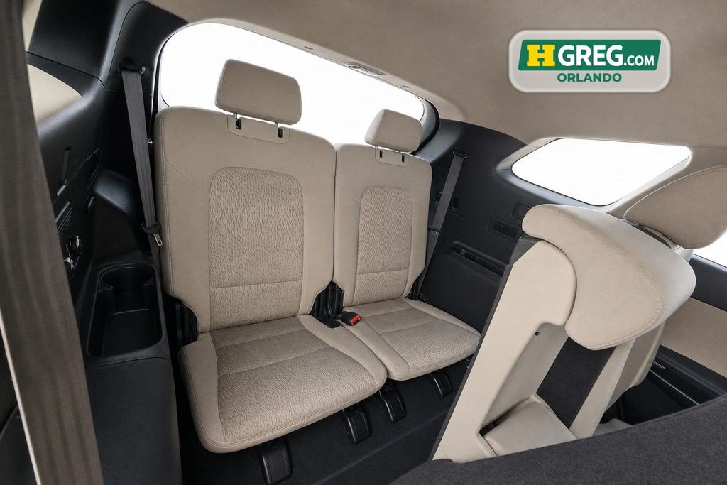 Used 2017 Hyundai Santa Fe SE FWD image 16