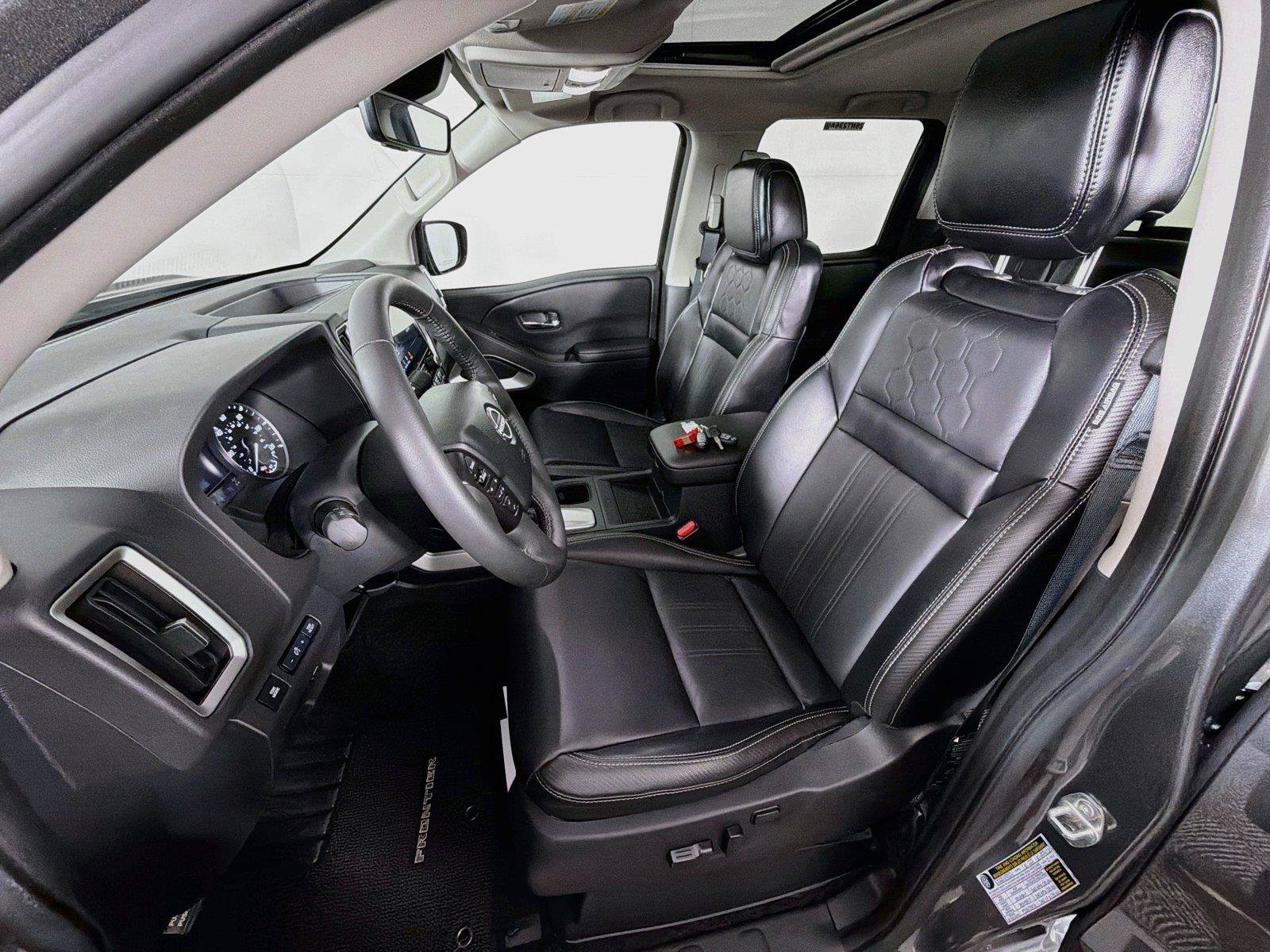 Used 2025 Nissan Frontier SL AWD/4WD image 2