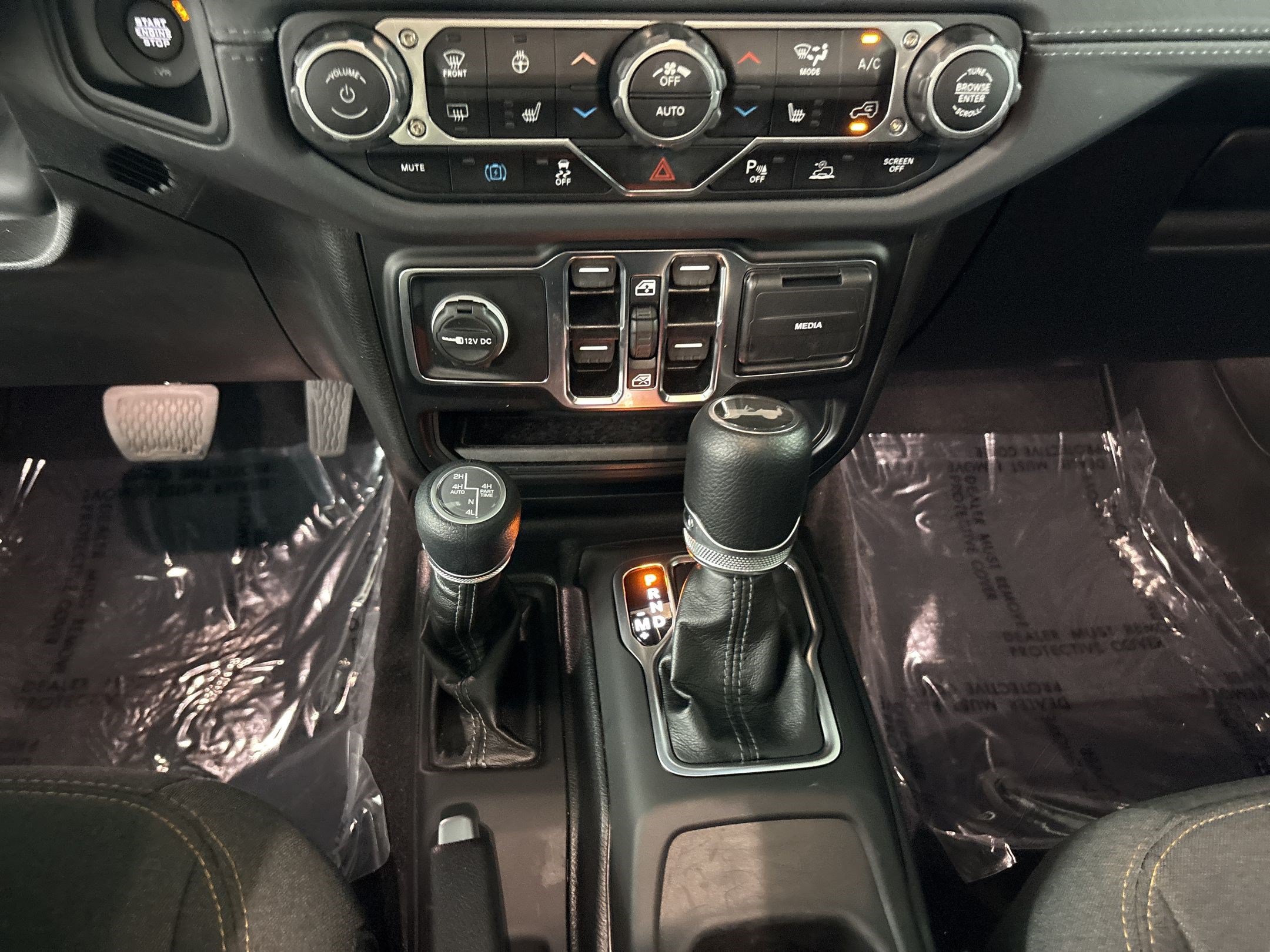 Used 2025 Jeep Wrangler Unlimited Sahara w/ Safety Group AWD/4WD image 17