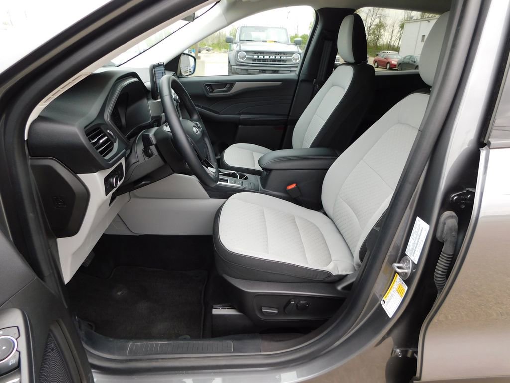 Used 2023 Ford Escape Active image 12