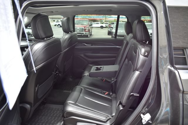 Used 2023 Jeep Grand Cherokee L Limited AWD/4WD image 39