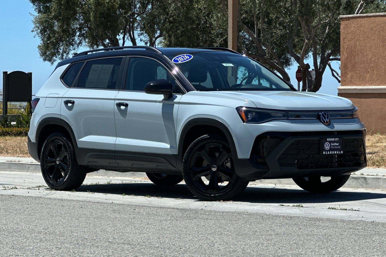 Certified 2026 Volkswagen Taos SE AWD/4WD image 2
