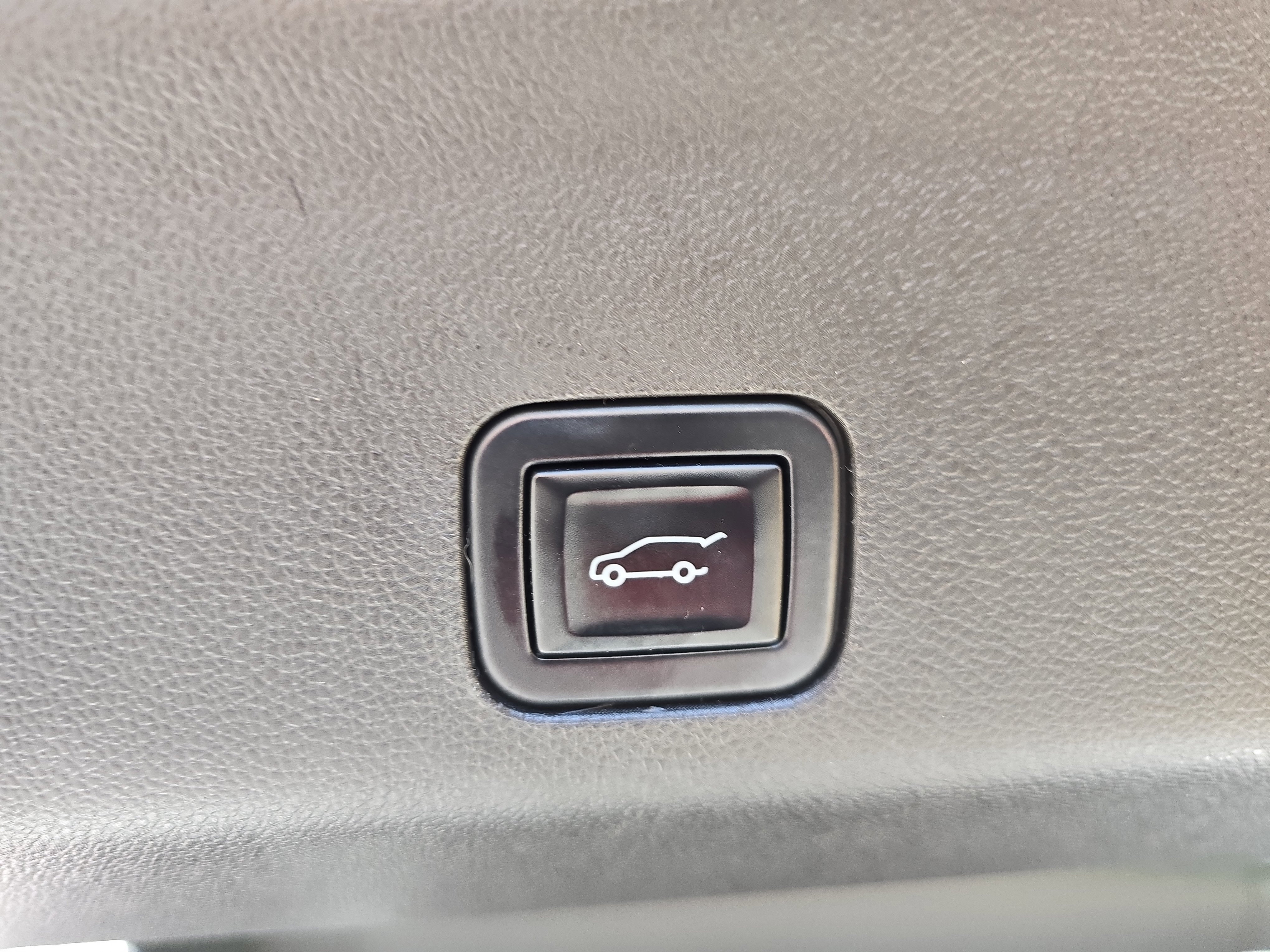 Used 2021 Cadillac Escalade ESV Premium Luxury image 14