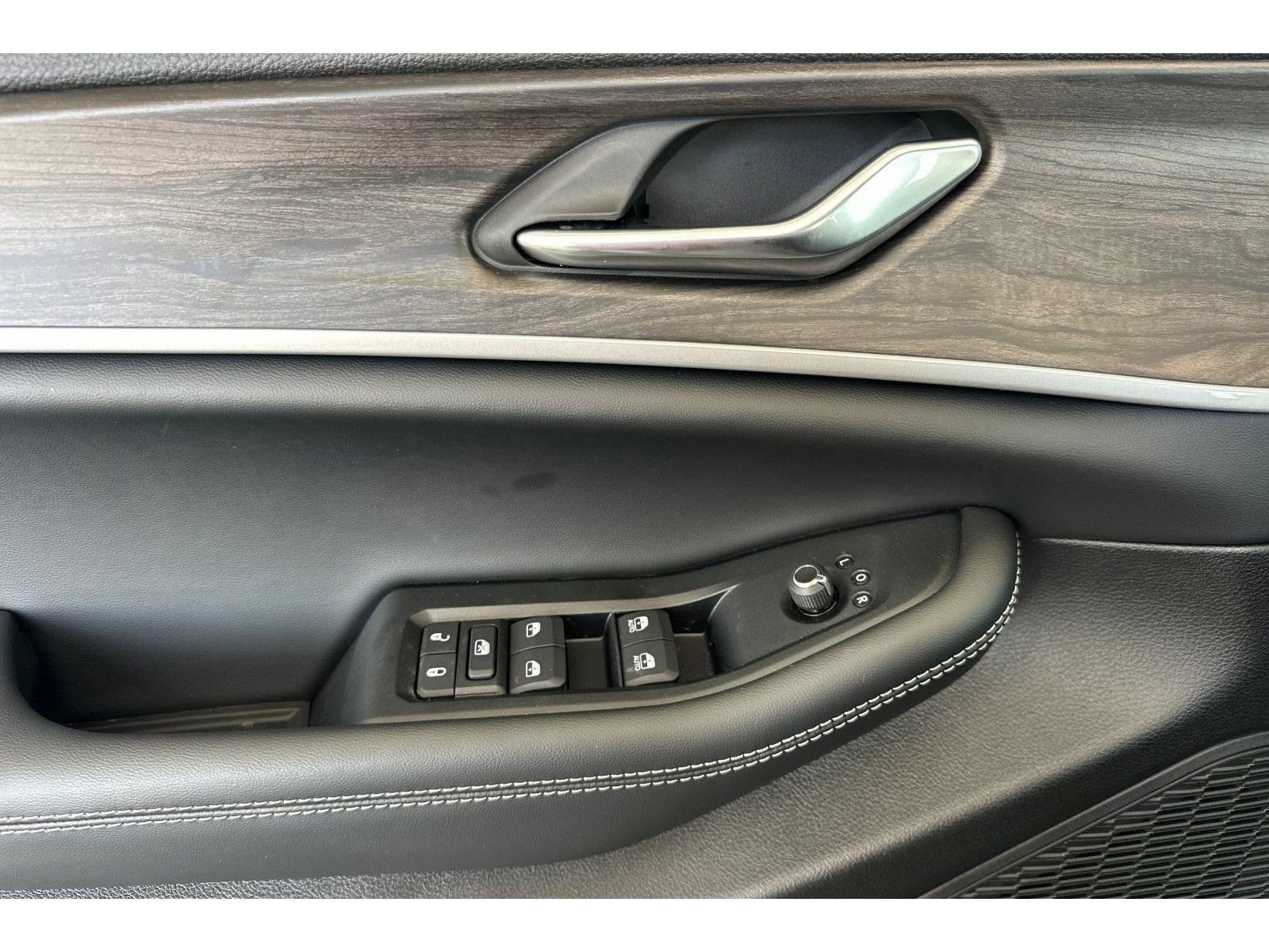 New 2026 Jeep Grand Cherokee Altitude AWD/4WD image 12