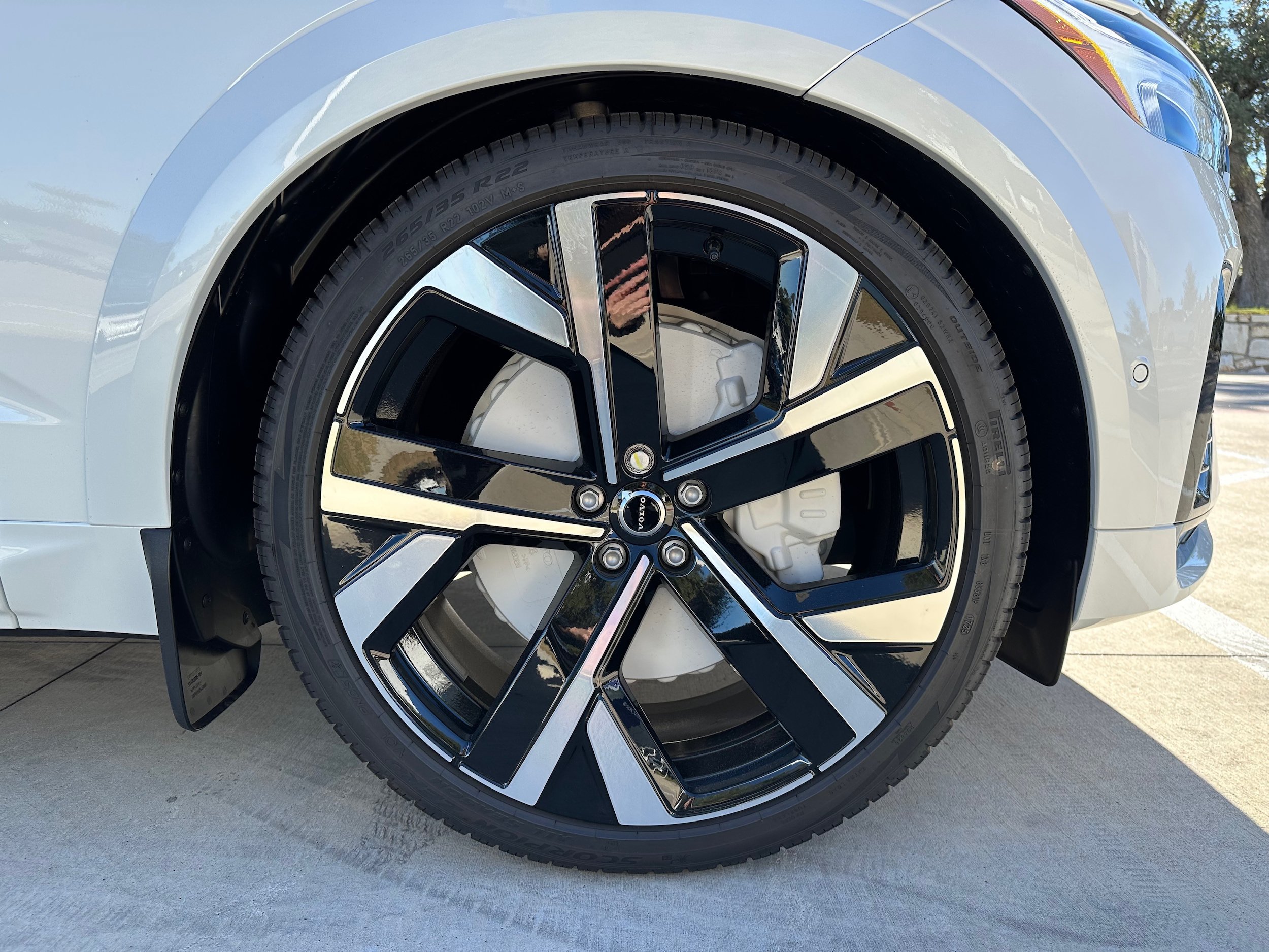 New 2026 Volvo XC60 B5 Ultra w/ Protection Package Premier AWD/4WD image 7