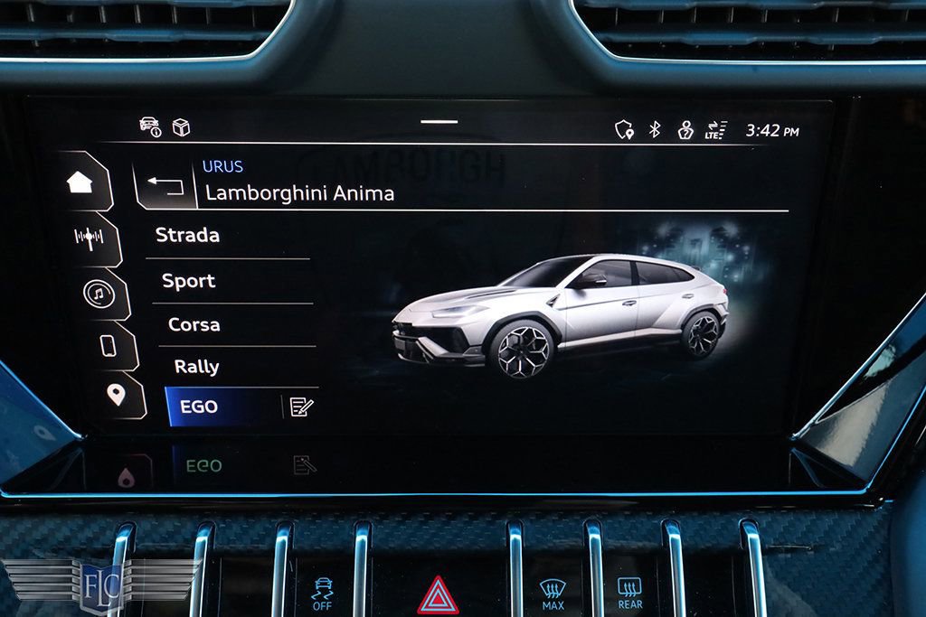 Used 2024 Lamborghini Urus Performante AWD/4WD image 34
