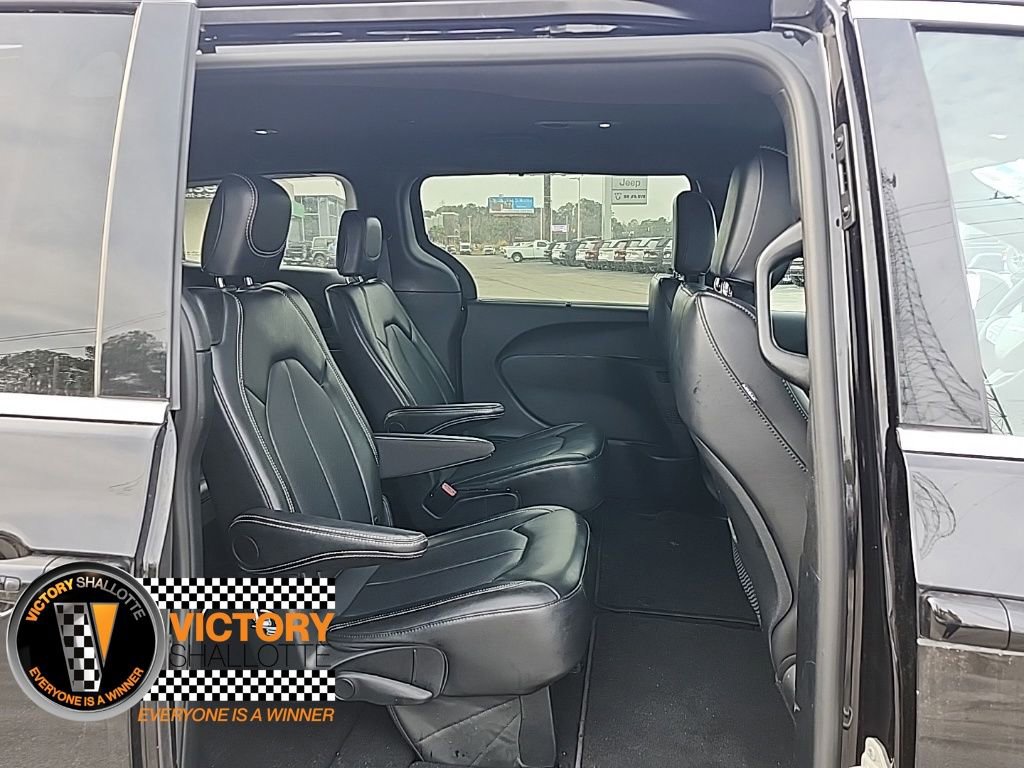 Certified 2025 Chrysler Pacifica Select image 36