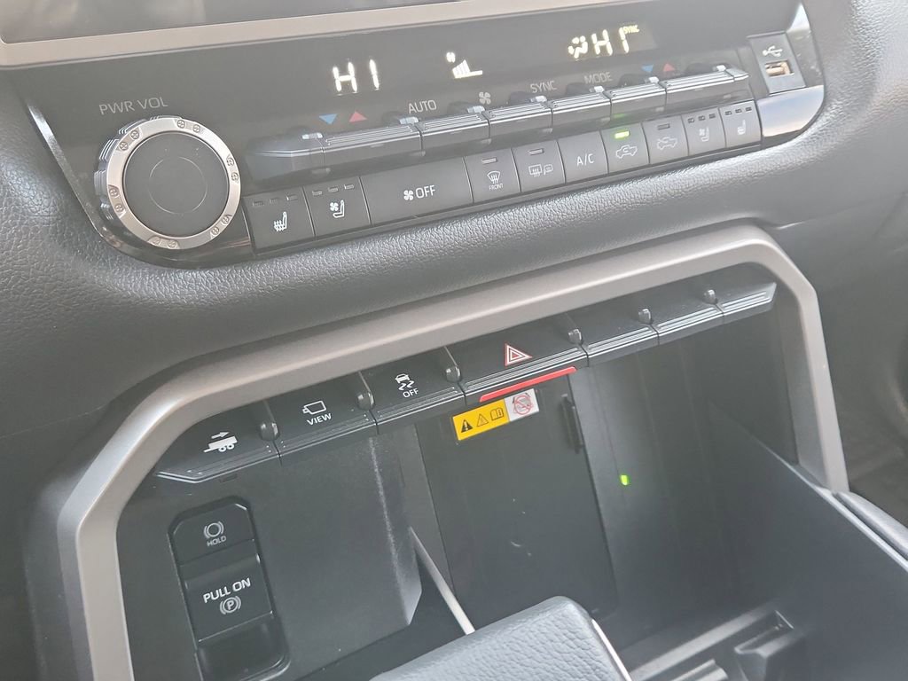 Used 2024 Toyota Tundra Limited AWD/4WD image 26