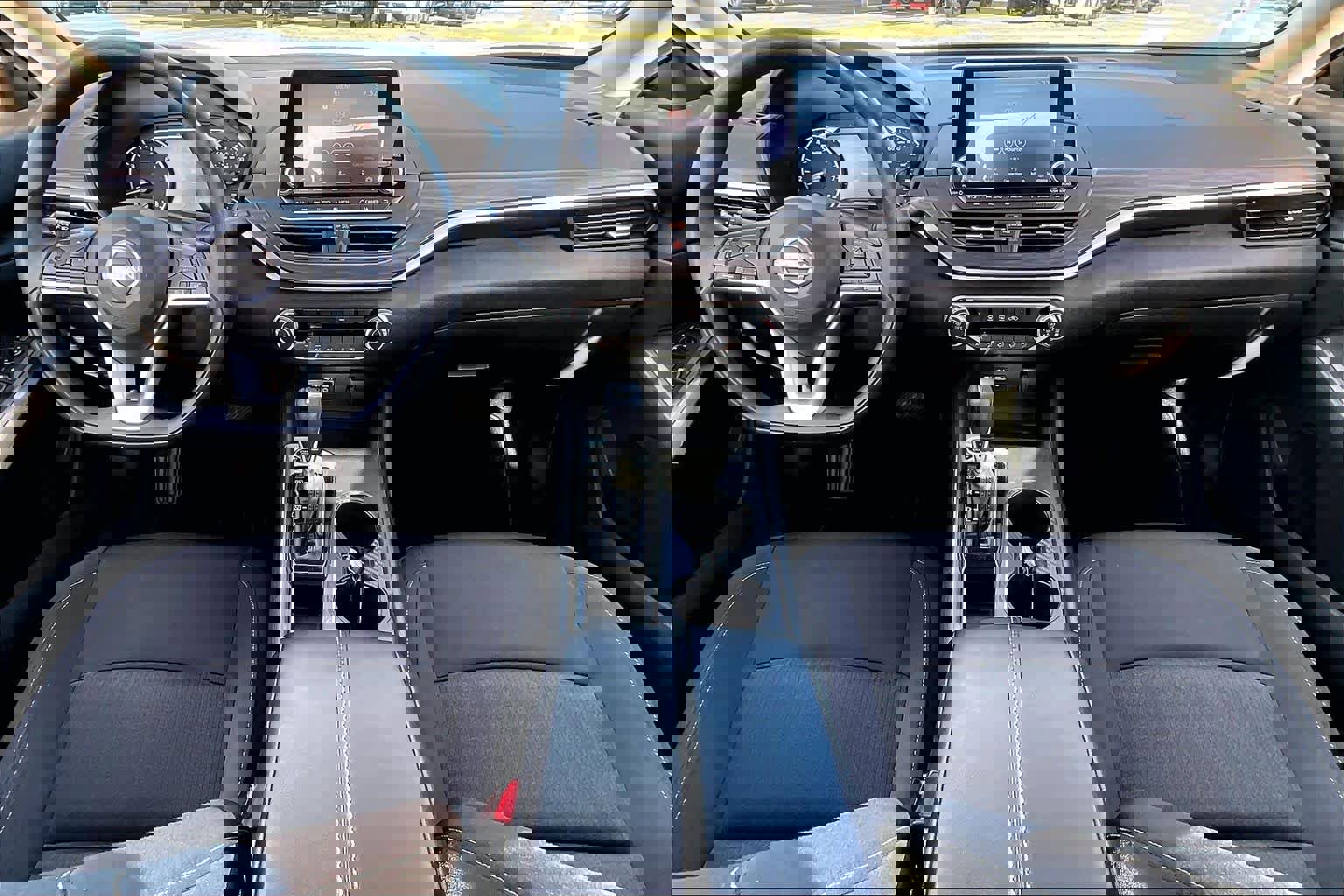 Used 2025 Nissan Altima 2.5 SV image 16