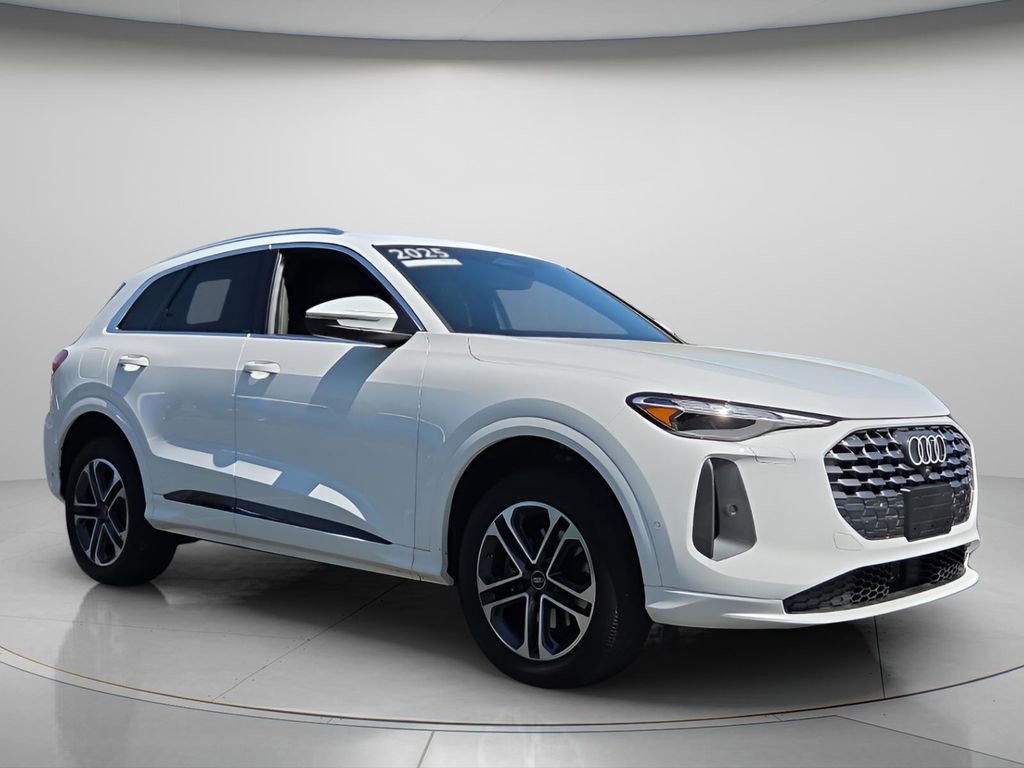 Certified 2025 Audi Q5 Premium w/ Convenience Package image 9