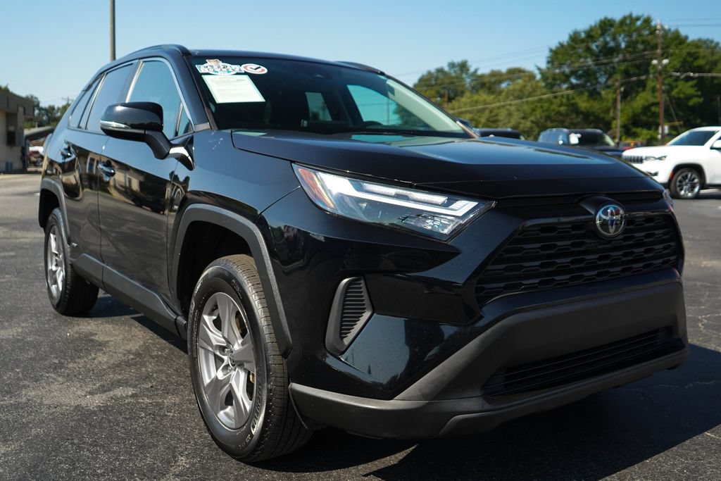 Used 2025 Toyota RAV4 XLE AWD/4WD image 39