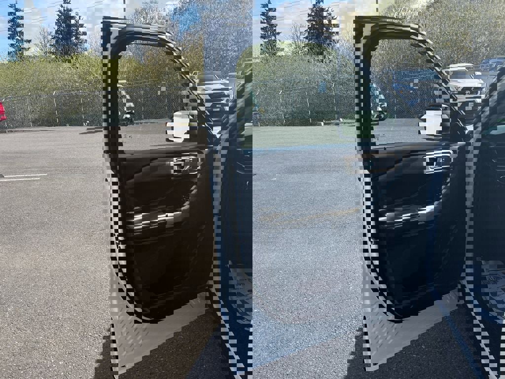 Used 2024 Ford Explorer XLT w/ Equipment Group 202A AWD/4WD image 14