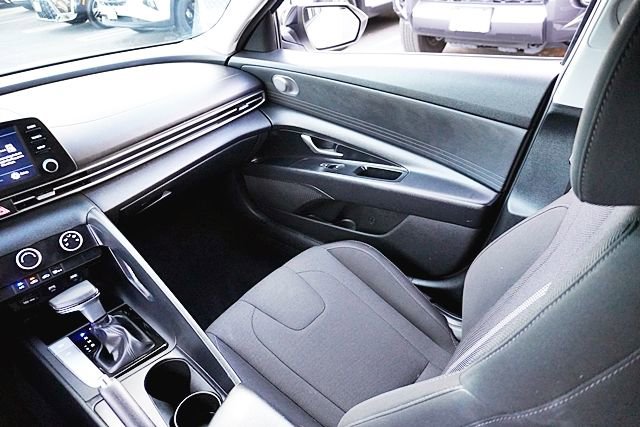 Used 2021 Hyundai Elantra SE w/ Cargo Package image 20