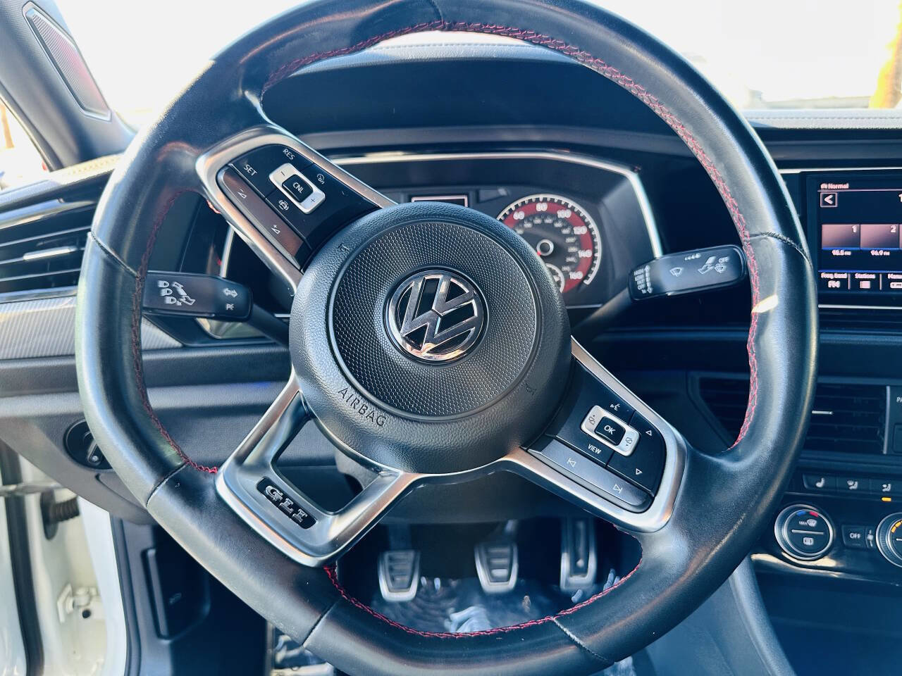 Used 2019 Volkswagen Jetta GLI image 11