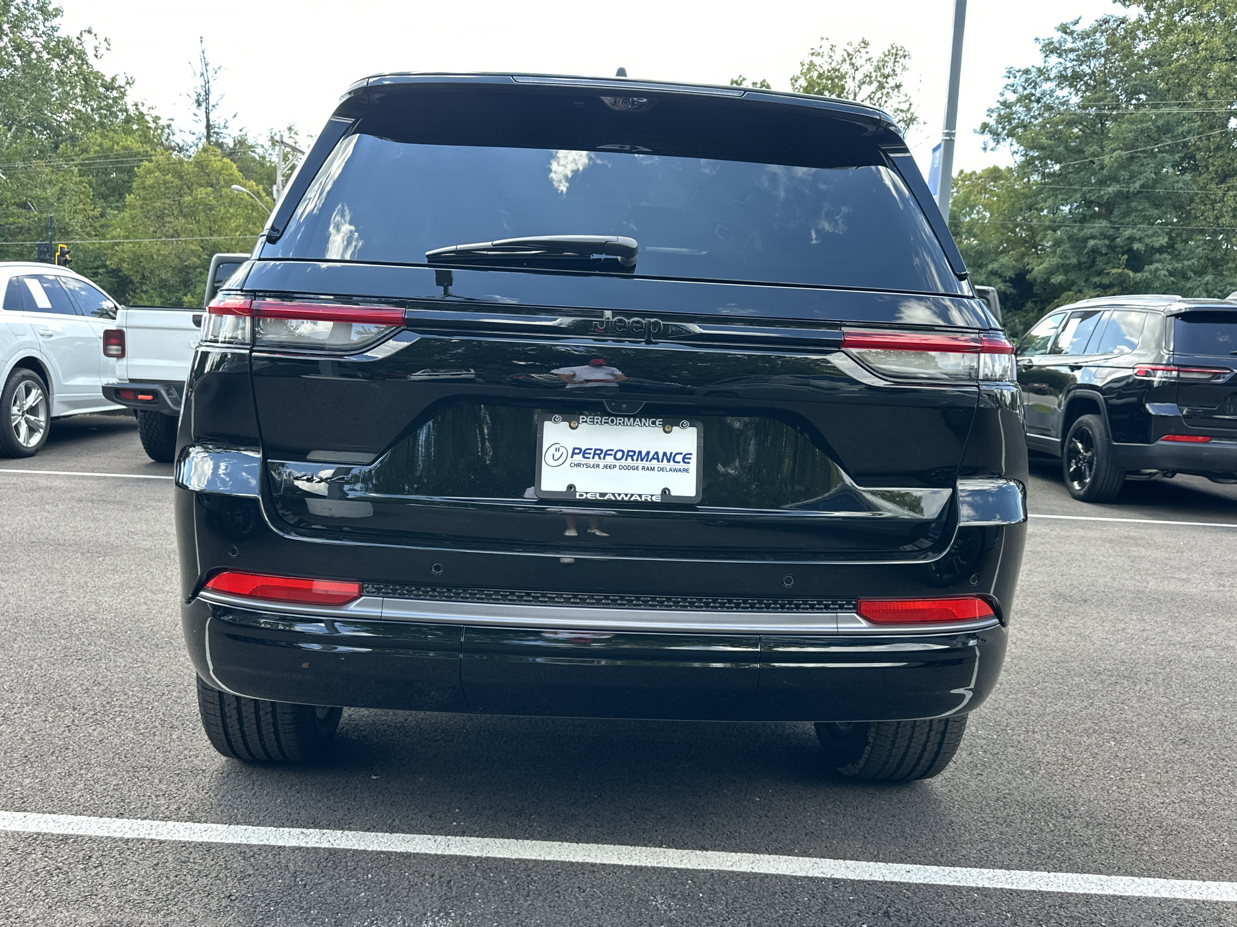 New 2027 Jeep Grand Cherokee Limited AWD/4WD image 16