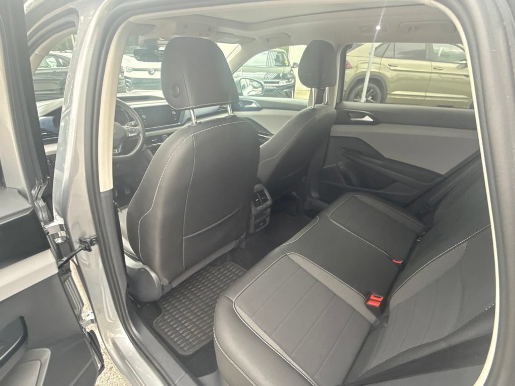 Certified 2023 Volkswagen Taos SE FWD image 19
